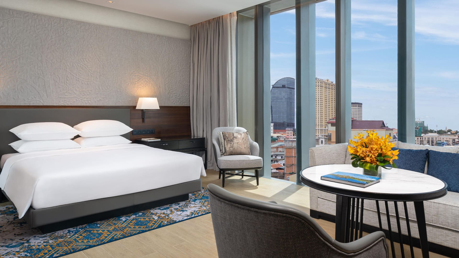 1/2 Hyatt Regency Phnom Penh King Deluxe