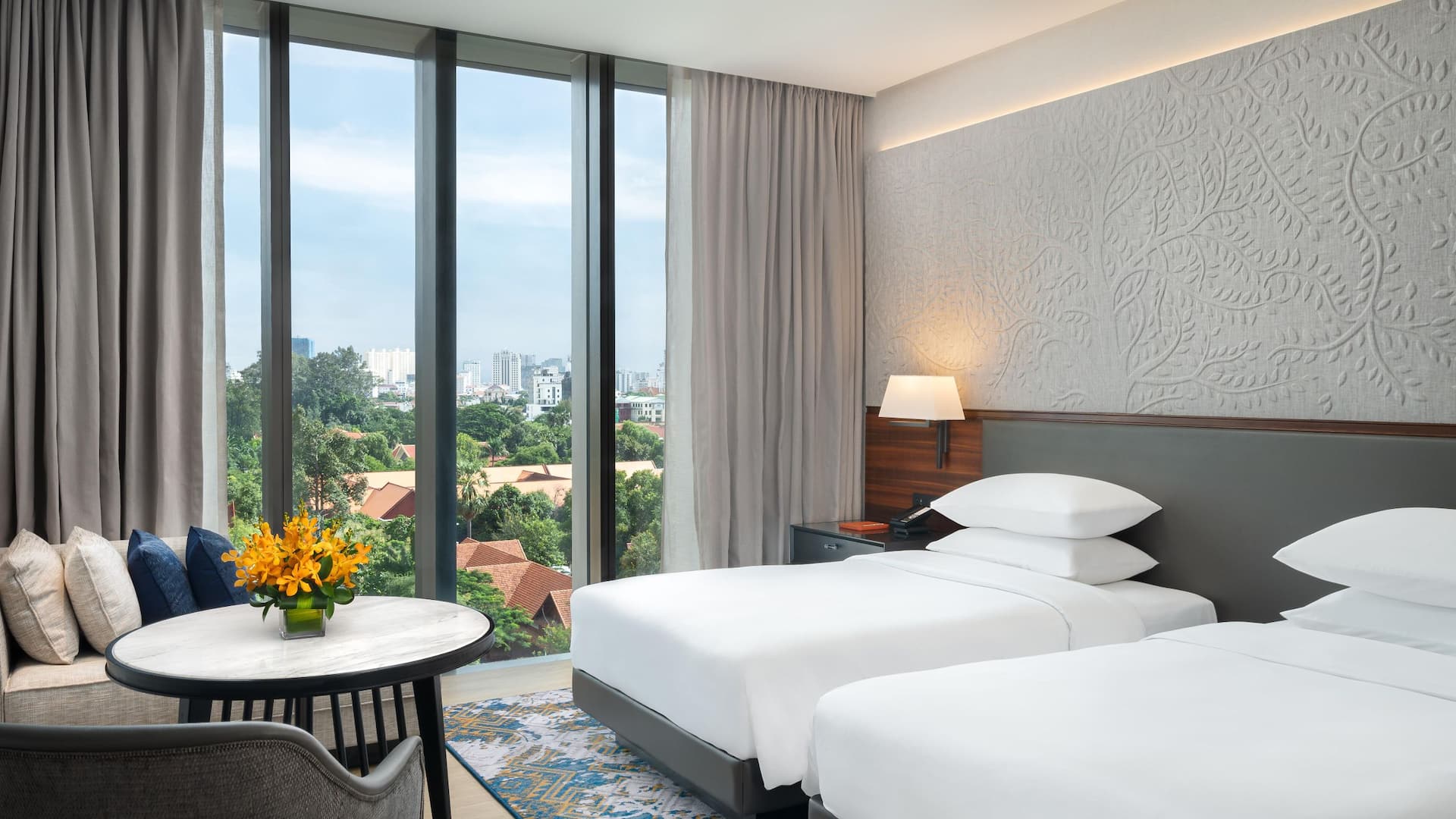 1/2 Hyatt Regency Phnom Penh Two Twin Palace View