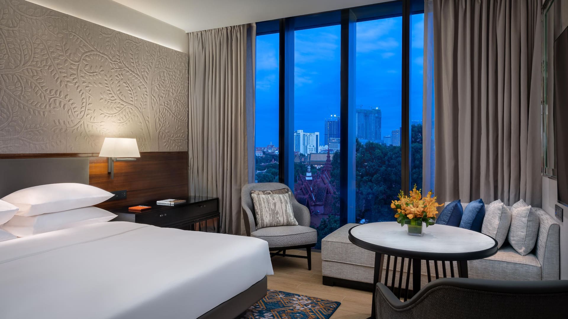 1/2 Hyatt Regency Phnom Penh Regency King Palace View