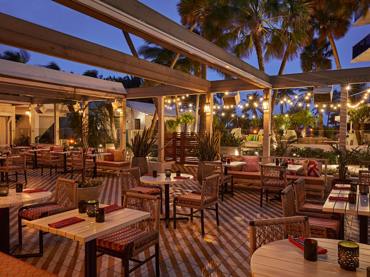 Outdoor dining in Miami at Ambersweet