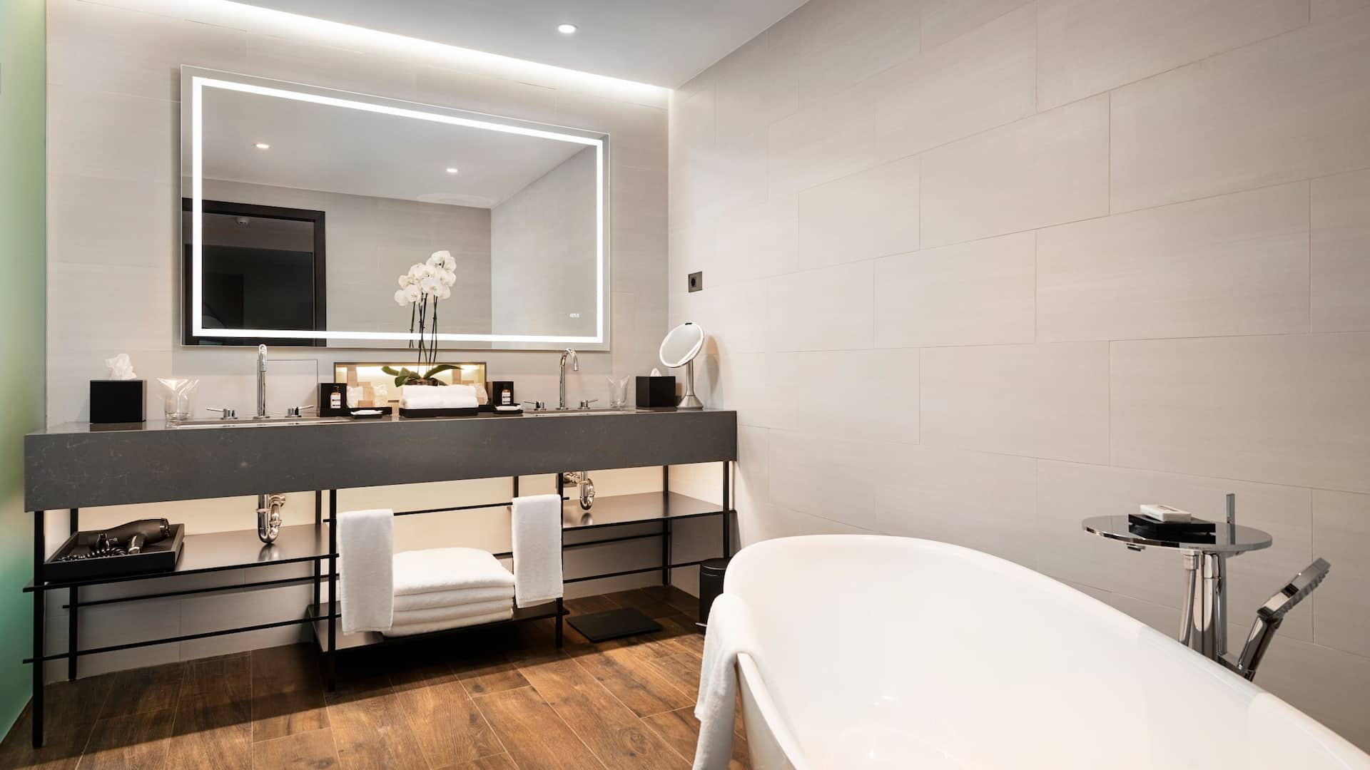 4 из 4 Hyatt Regency Sofia Presidential Suite Bathroom