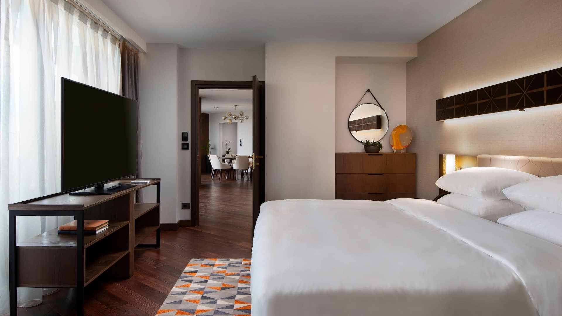 2 из 4 Hyatt Regency Sofia Presidential Suite Bedroom