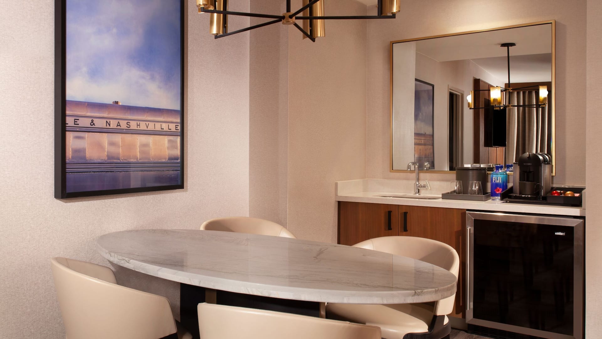 3/6 Grand Hyatt Nashville Executive Suite Dining Area
