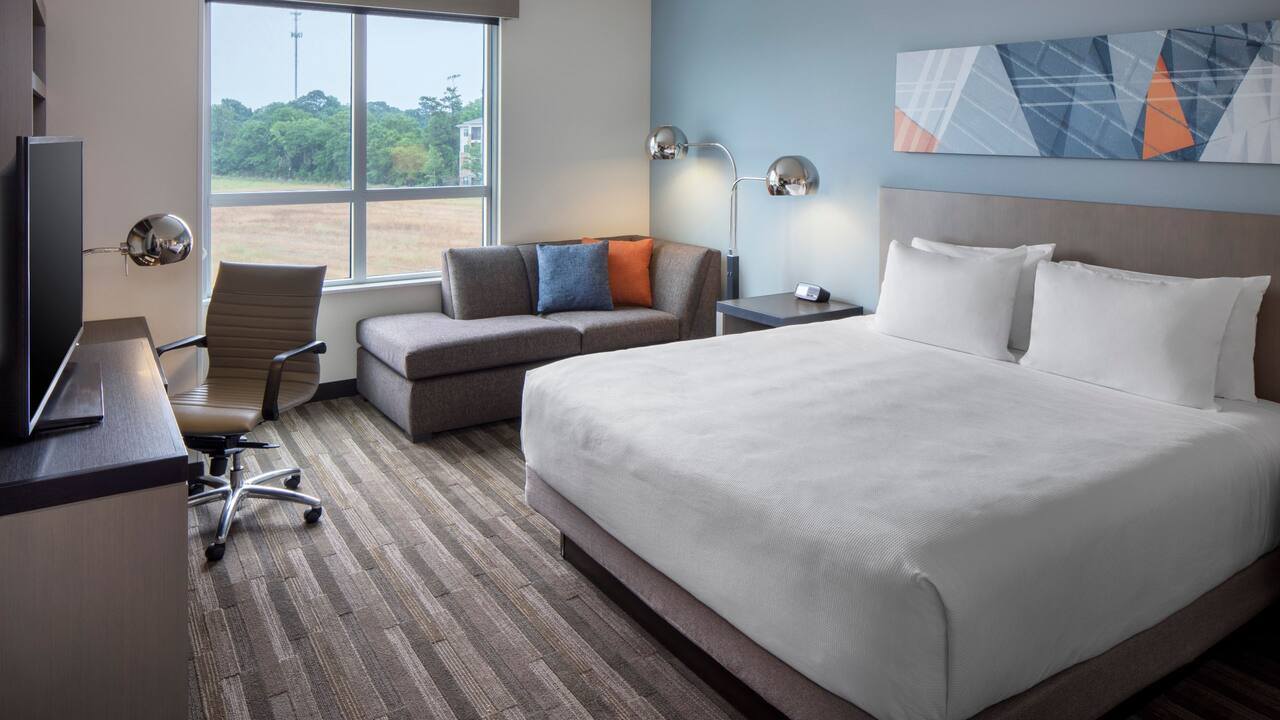 Rooms and Suites near Tallahassee Hyatt House Tallahassee Capitol