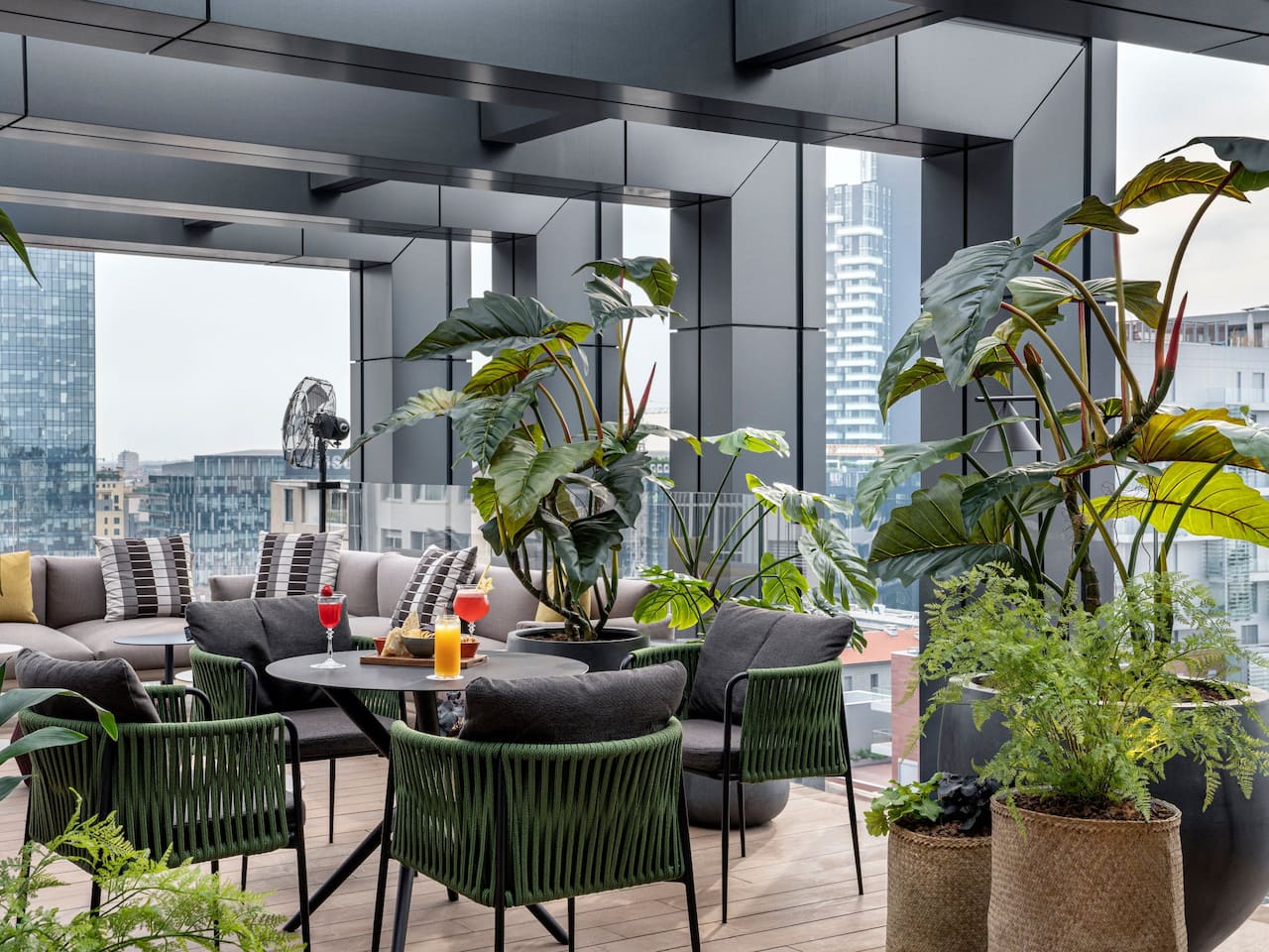Hyatt Centric Milano Centrale Cielo Rooftop Cocktail