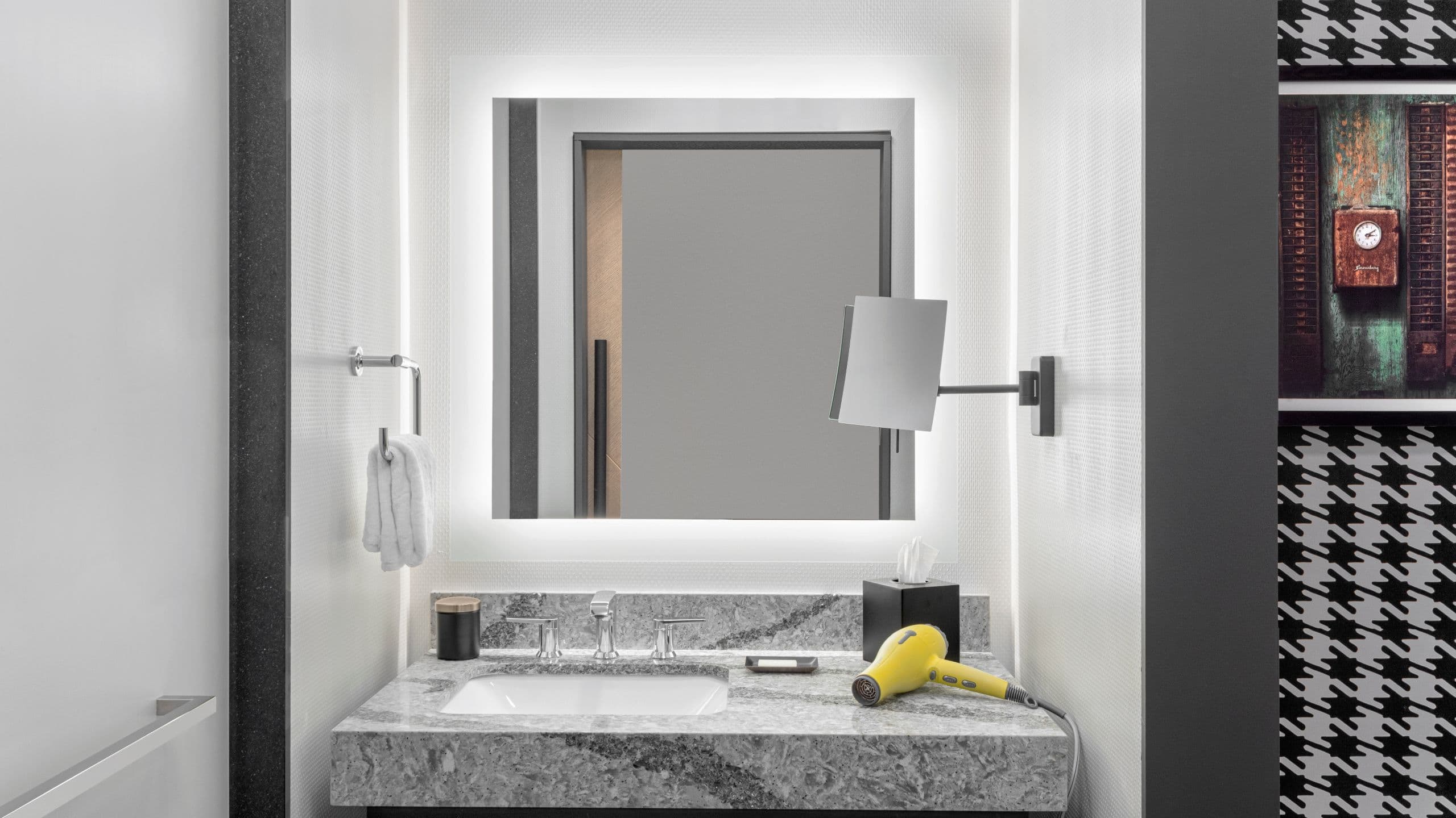 2/2 Hyatt Centric Beale Street Memphis Queen Guest Bathroom