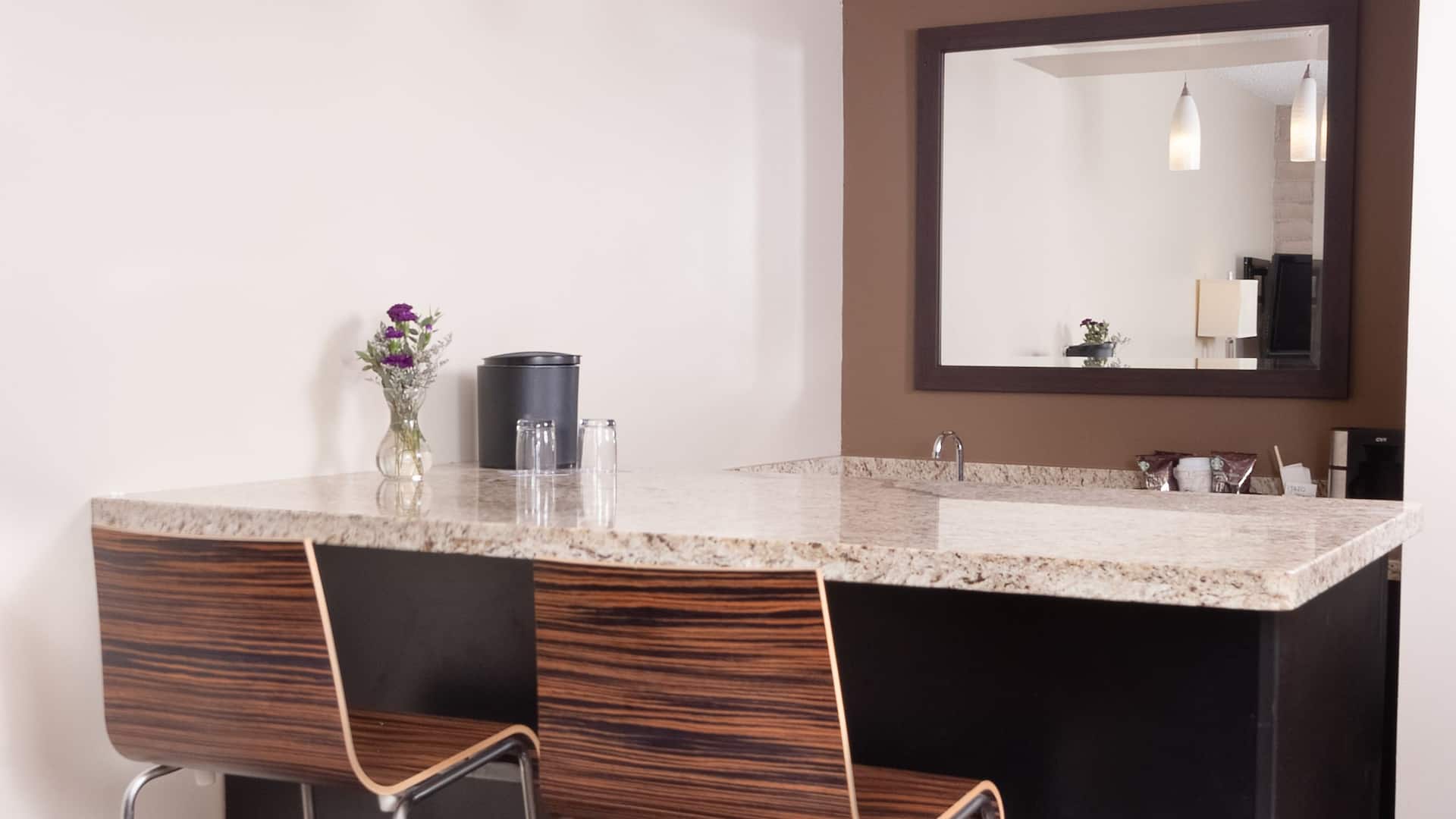 Hyatt Regency Green Bay Guestroom Kitchenette Area