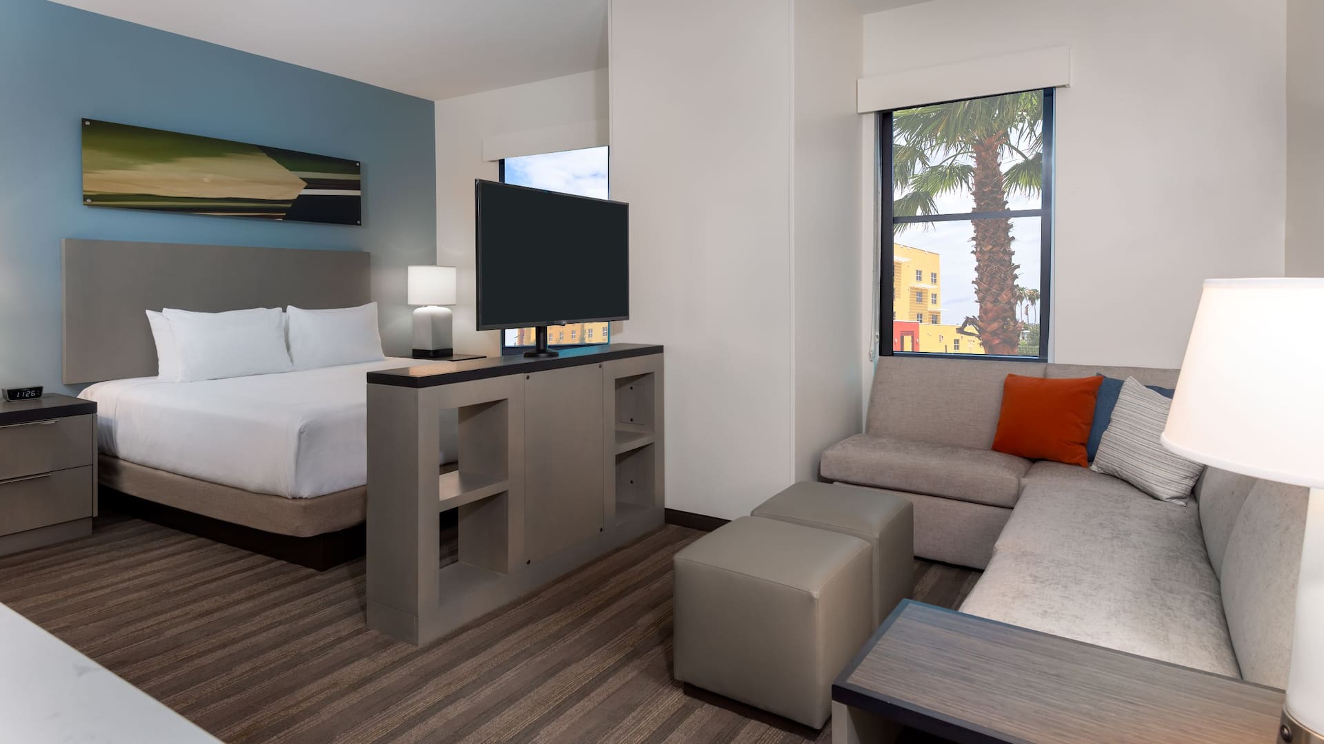 Hyatt House Tampa Airport / Westshore Room Living Area