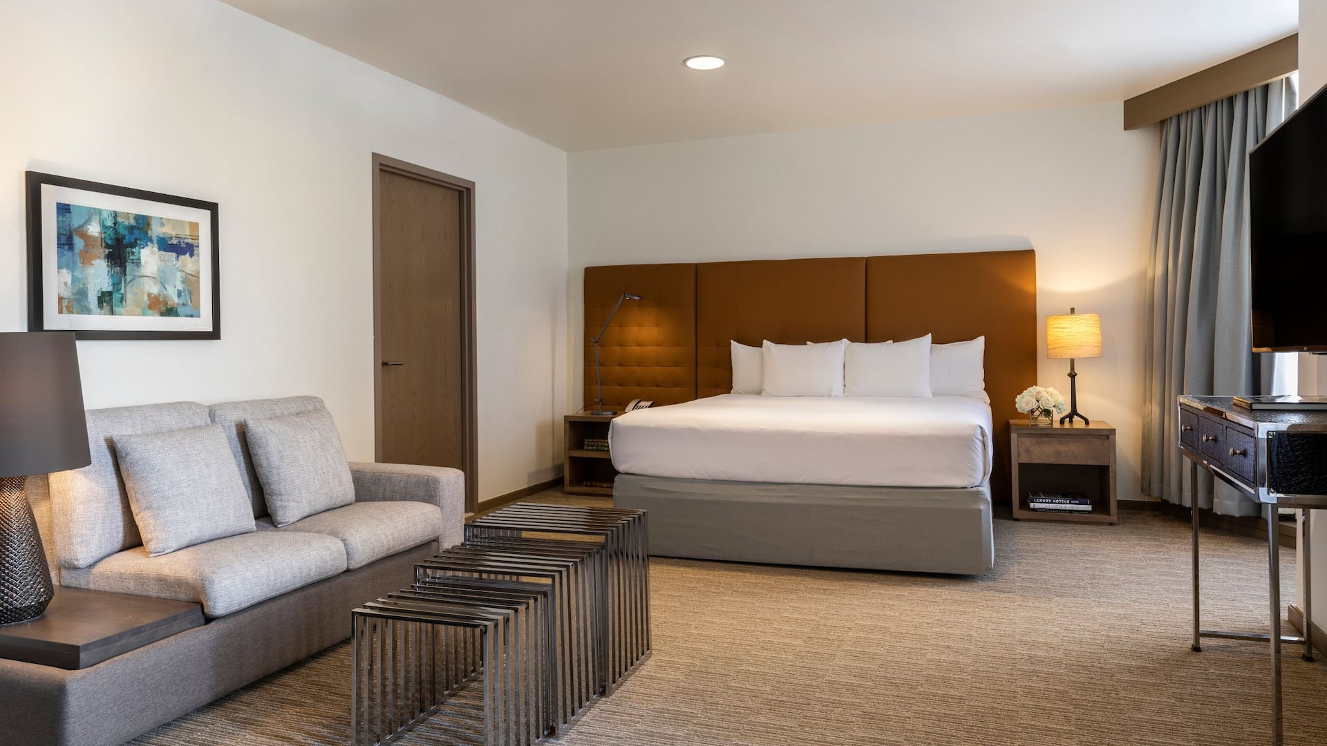 Hyatt Regency Houston Grande Suite Bedroom