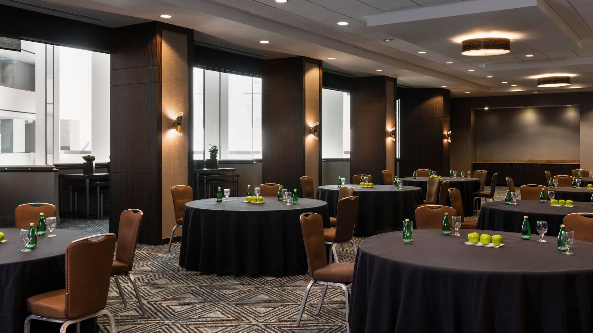 Hyatt Regency Houston Window Box Crescent