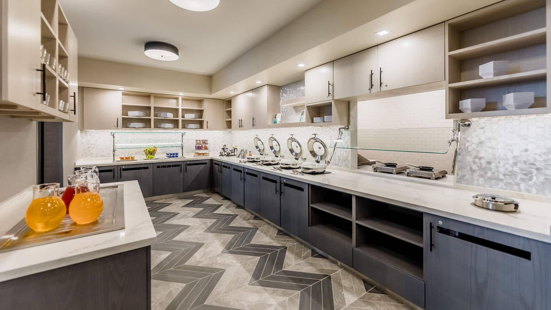Hyatt House Winnipeg-South/Outlet Collection Breakfast
