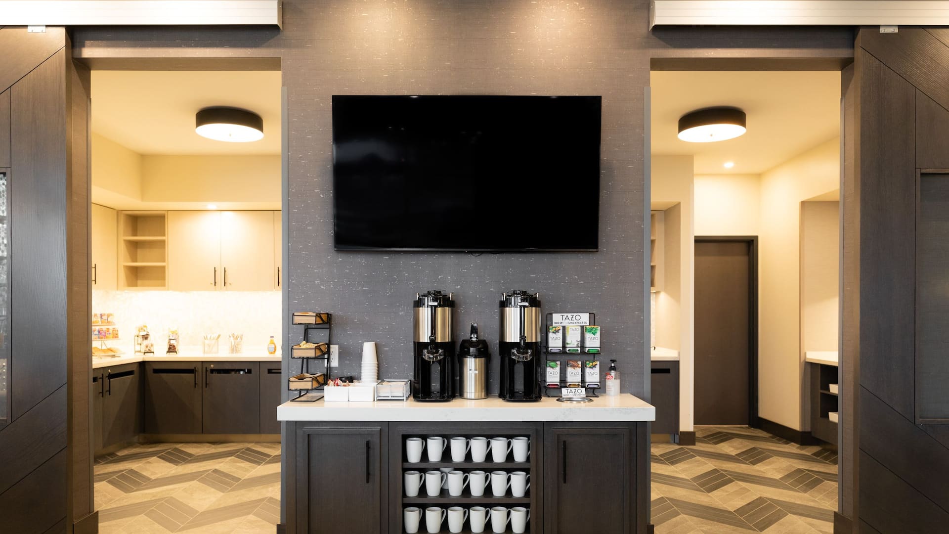 Hyatt House Winnipeg-South/Outlet Collection Breakfast Coffee Tea