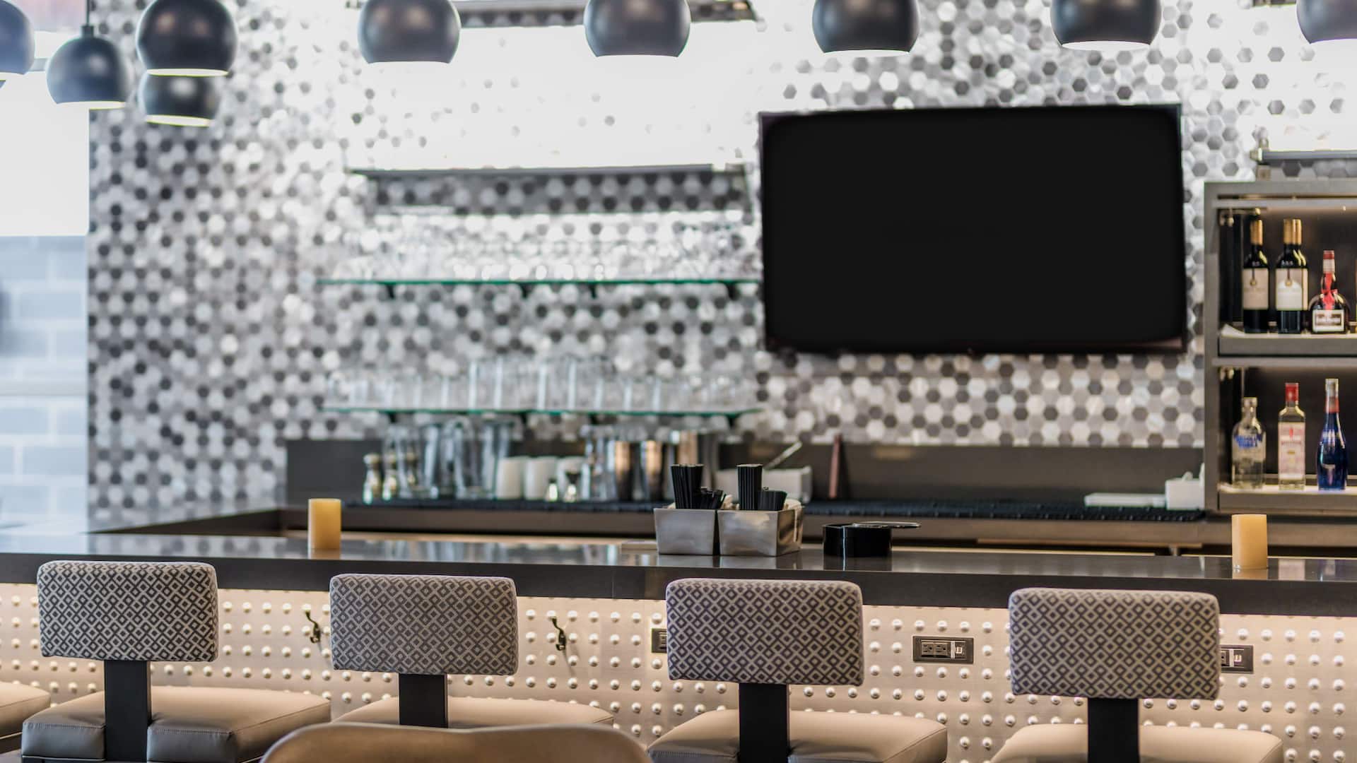 Hyatt House Winnipeg-South/Outlet Collection HBar