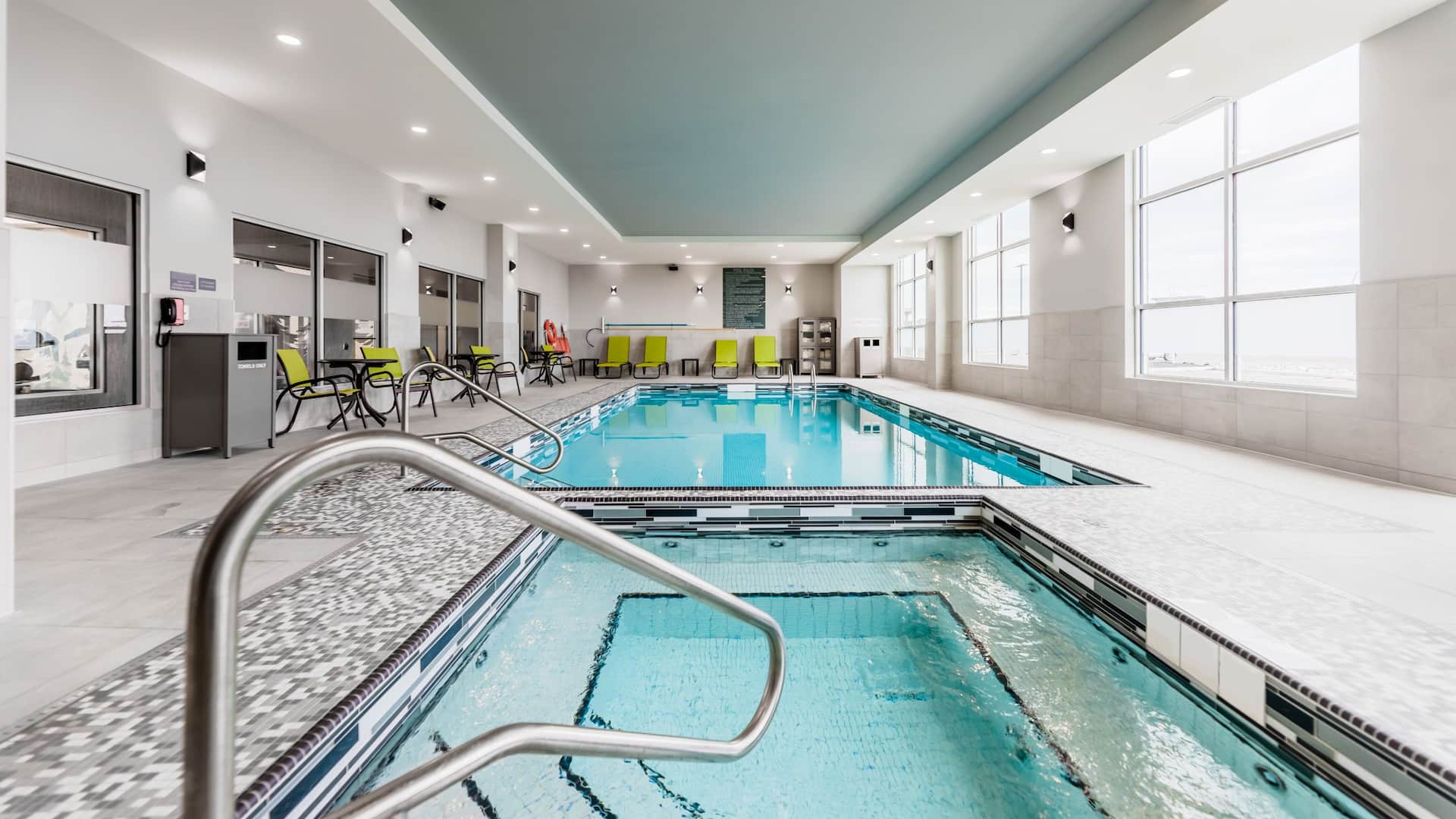 Hyatt House Winnipeg-South/Outlet Collection Hot Tub
