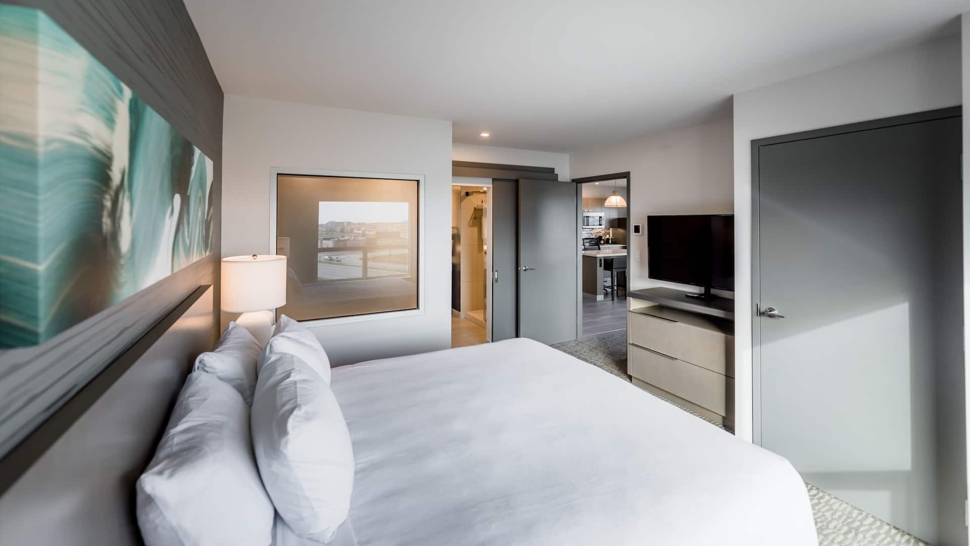 Hyatt House Winnipeg-South/Outlet Collection One Bed Spa Suite Bedroom