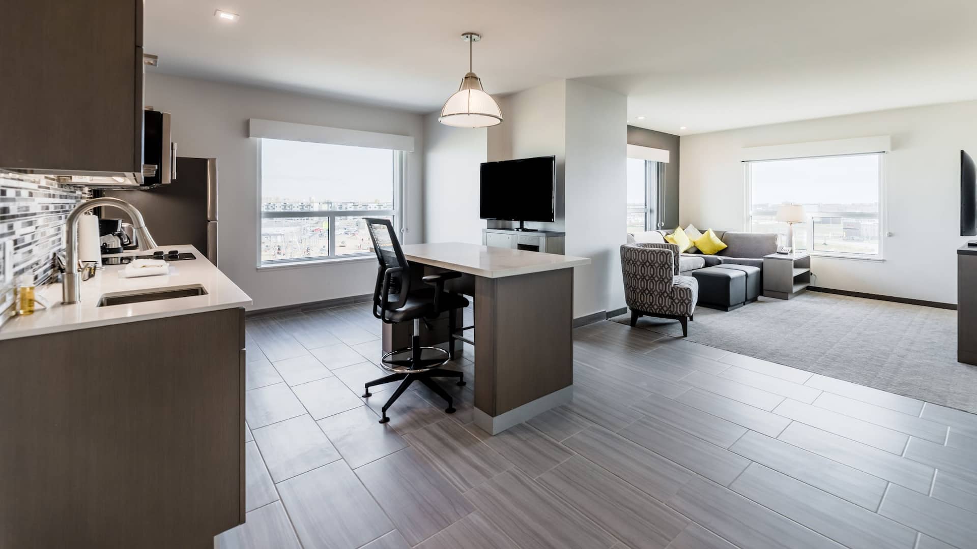 Hyatt House Winnipeg-South/Outlet Collection One Bed Spa Suite Living