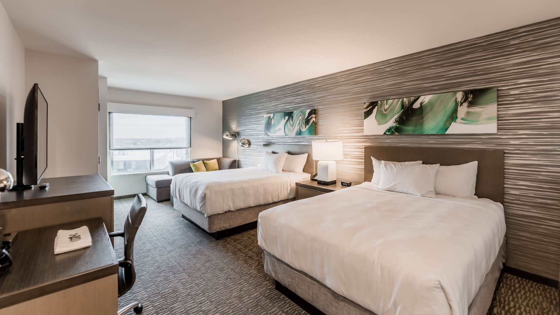 Hyatt House Winnipeg-South/Outlet Collection Two Queen Den Bed