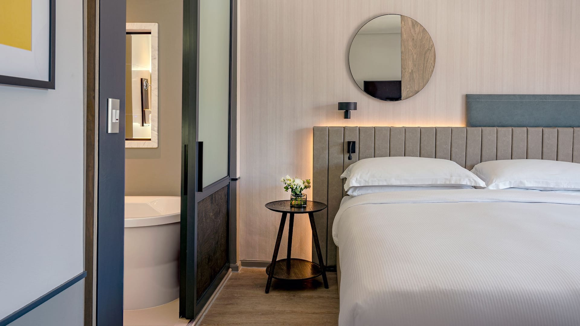 1 de 5 Hyatt Regency Cape Town King Bed with Table Mountain View