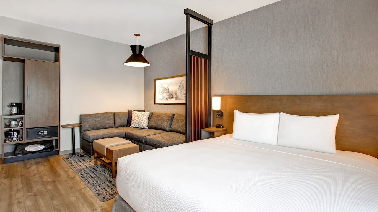 ADA King Guest room with Cozy Corner