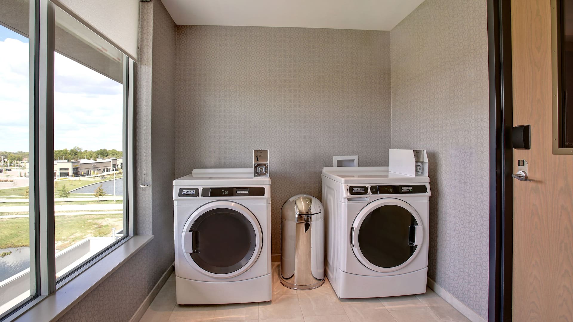 Hyatt Place at Wichita State University Guest Laundry Room