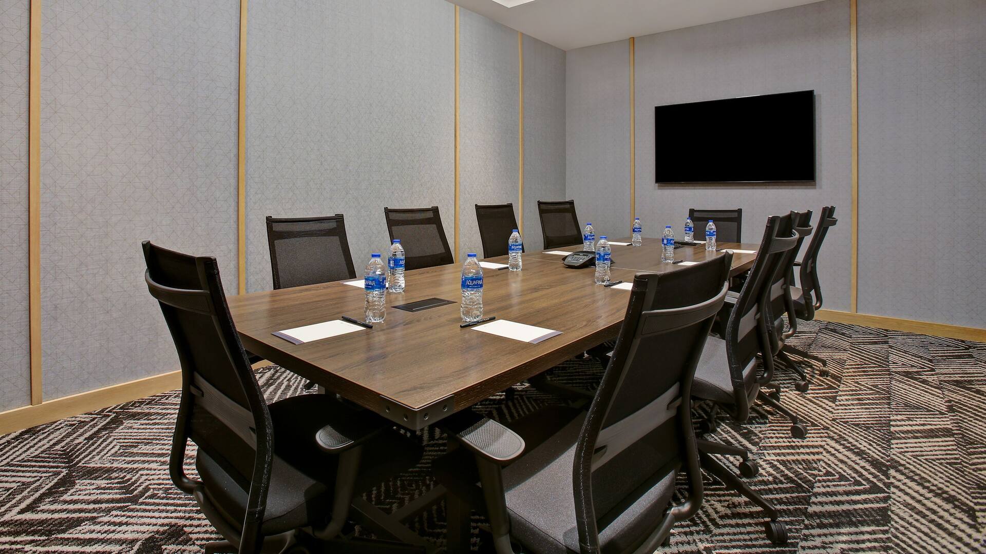 Hyatt Place at Wichita State University Innovation Board Room Traditional Set