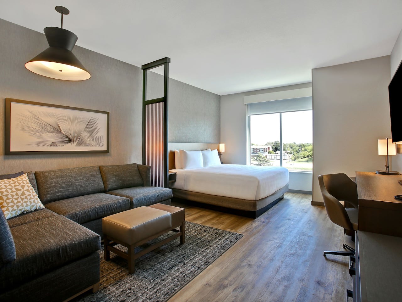 King Guestroom Cozy Corner