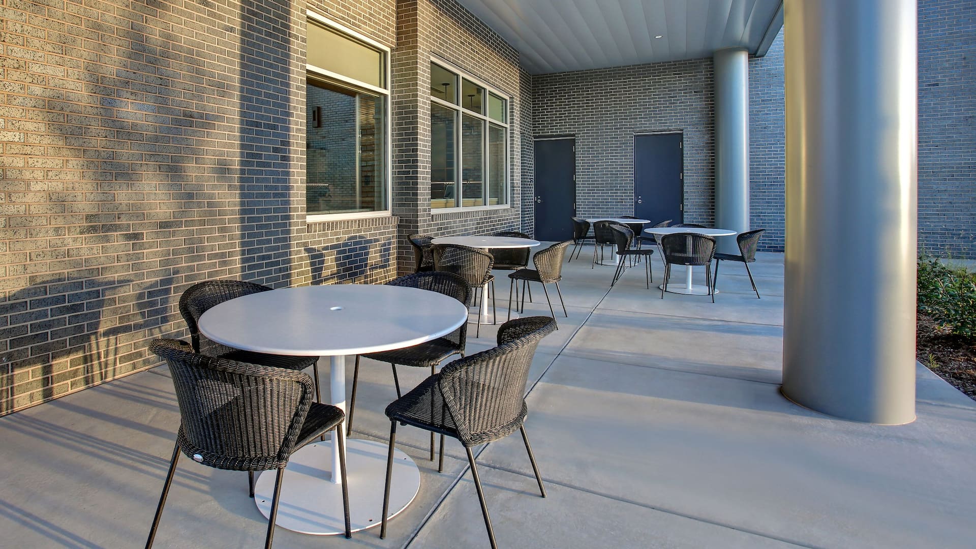 Hyatt Place at Wichita State University Placery Seating Outside