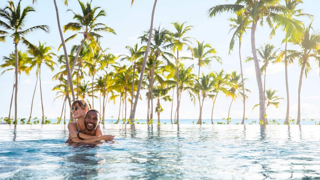 Escape to a Vibrant World Escape to a Vibrant World