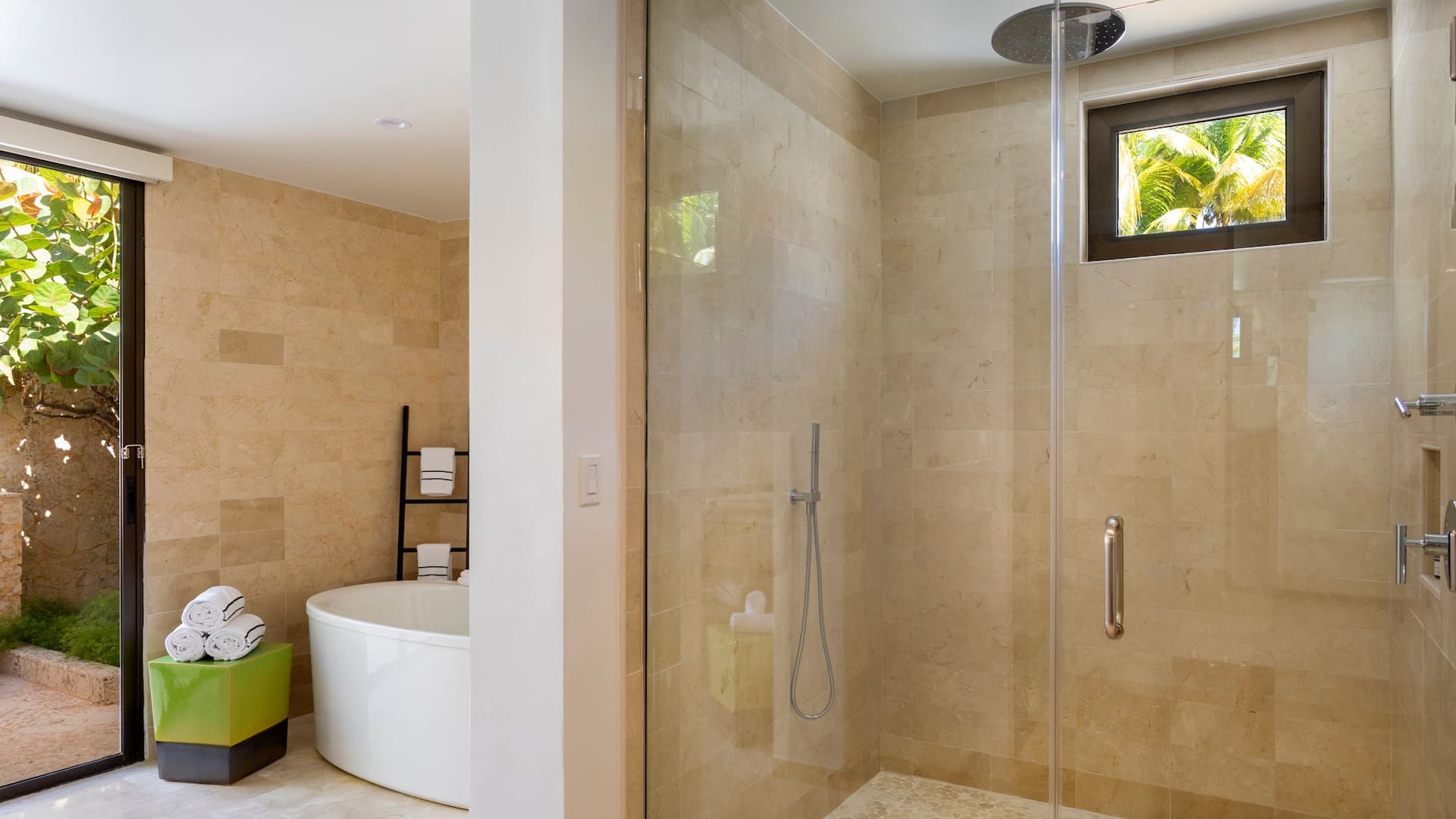 第 8，共 12 Hyatt Regency Grand Reserve Puerto Rico Regency Suite Shower and Tub