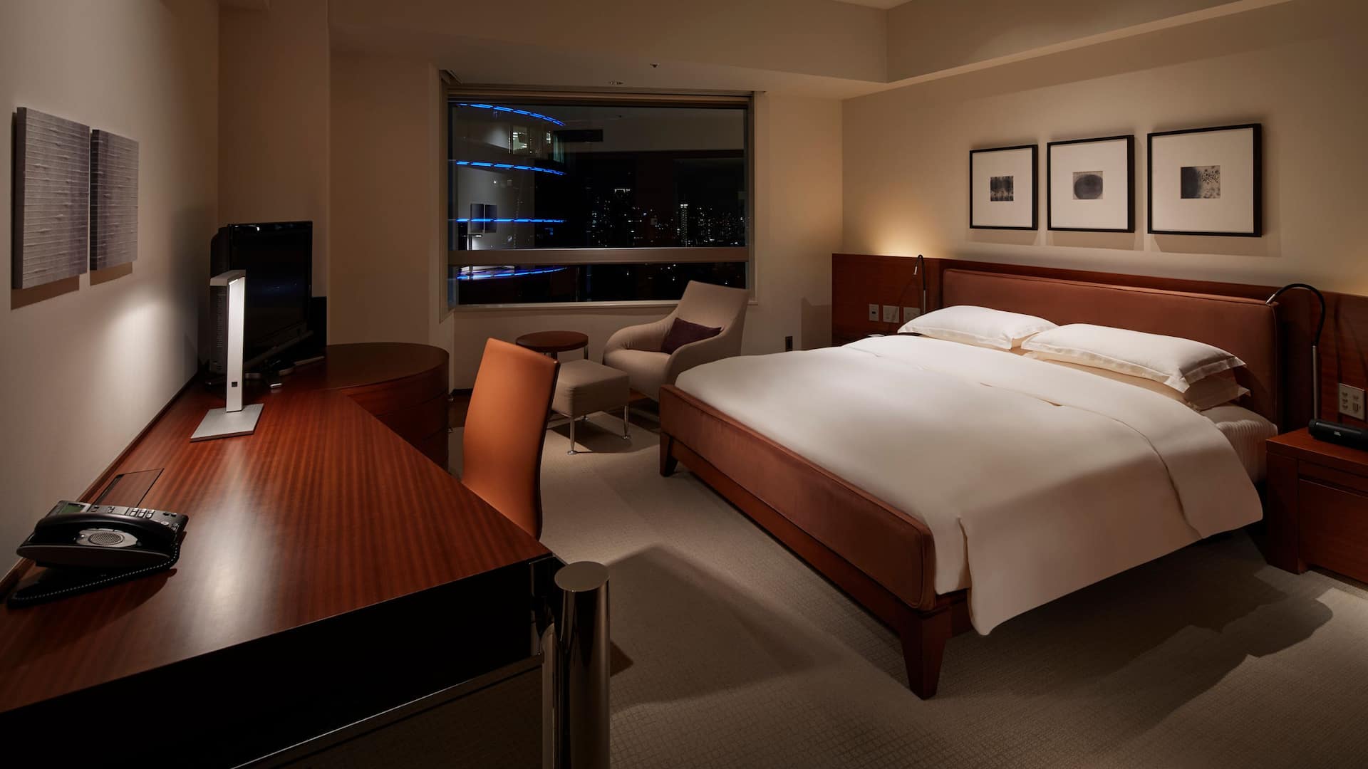 1 of 4 Grand Hyatt Tokyo King Guestroom