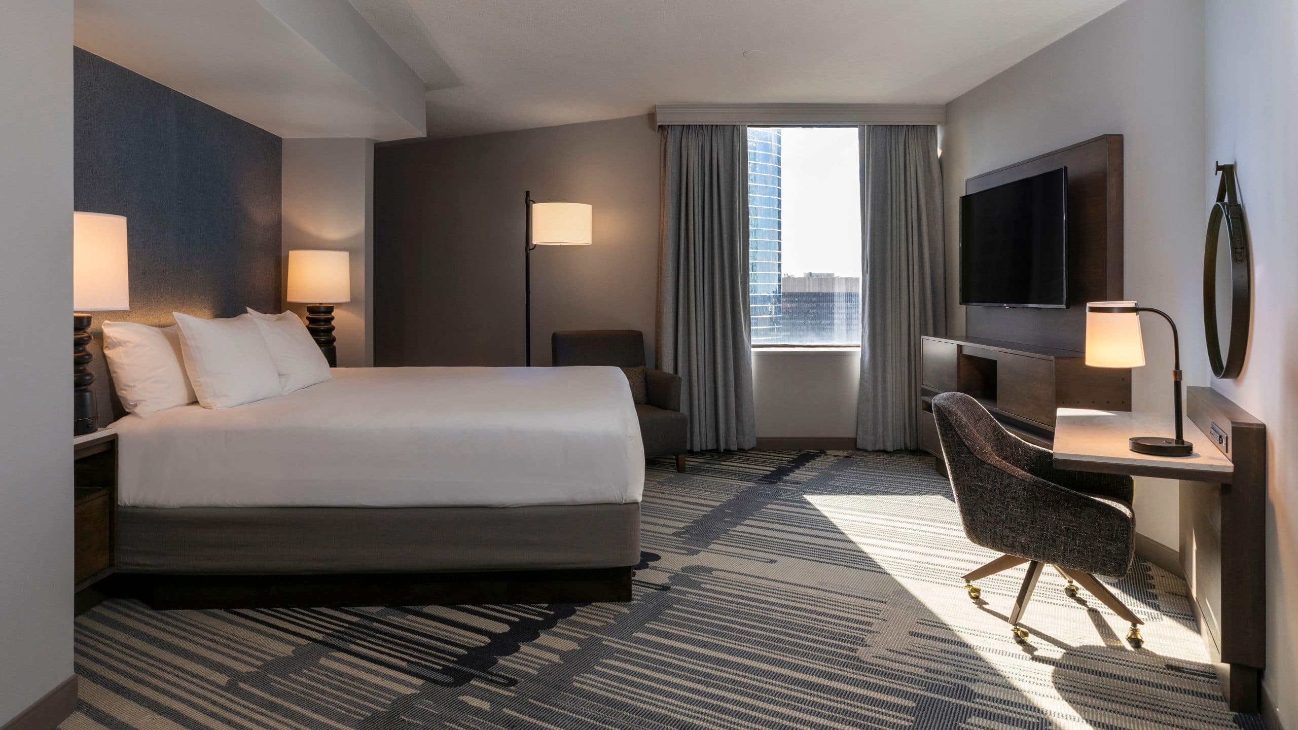 Hyatt Regency Houston Corner King Guestroom