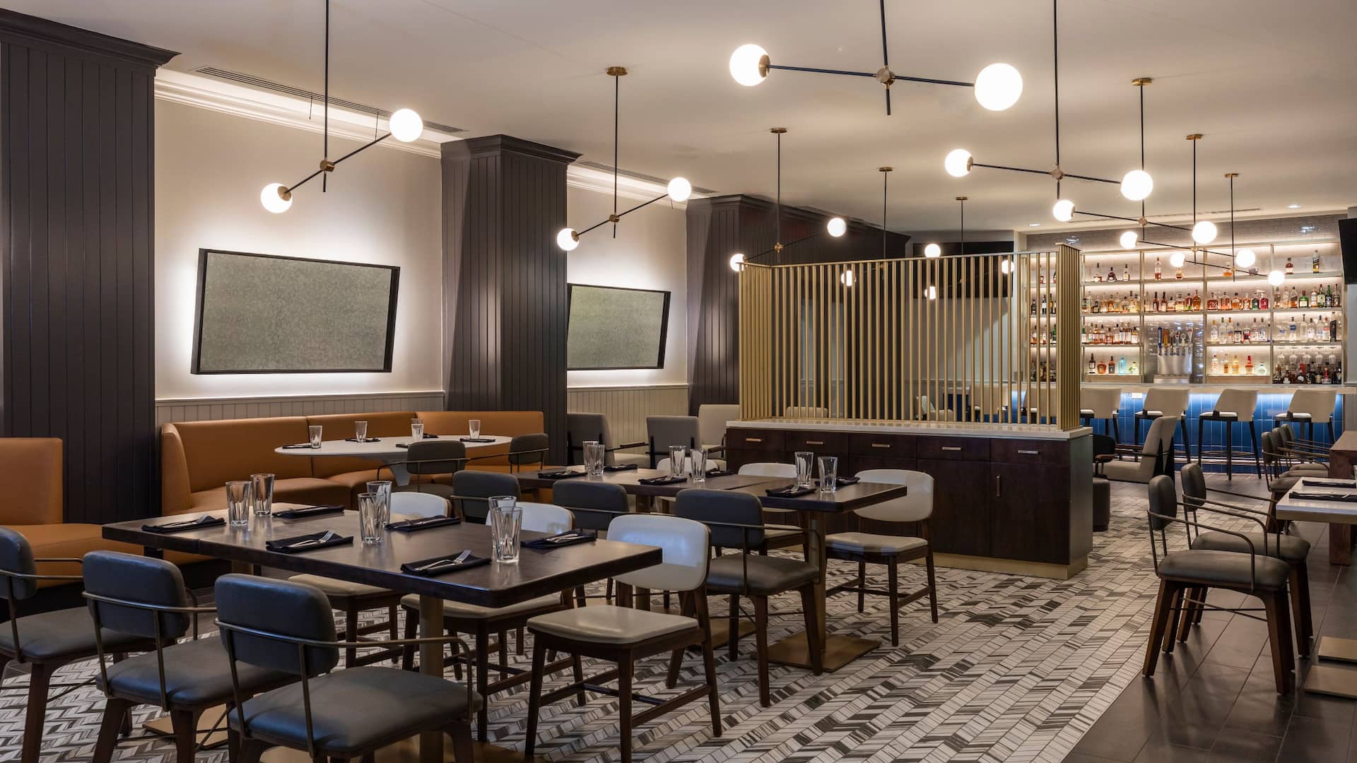 Hyatt Regency Houston Shulas Bar