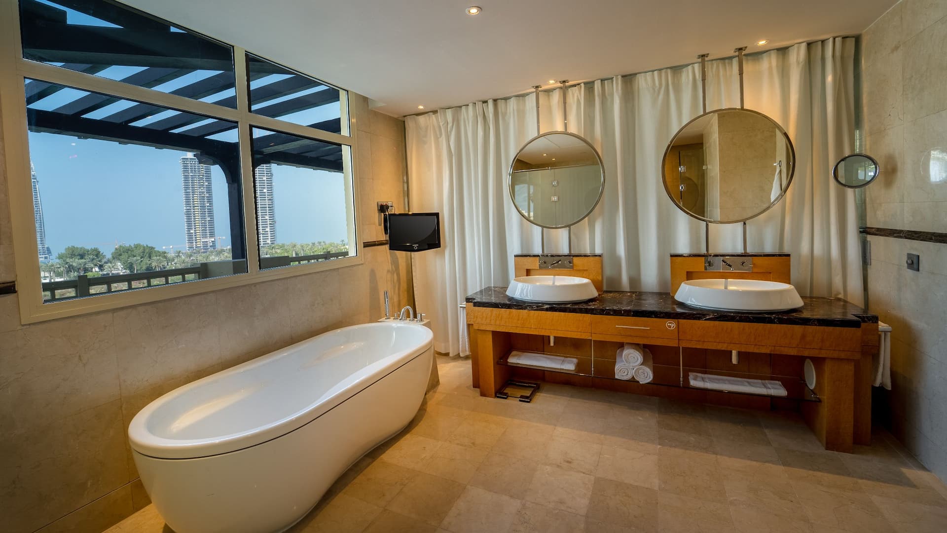 第 4，共 5 Grand Hyatt Doha Hotel & Villas Mirqab Suite Bathroom