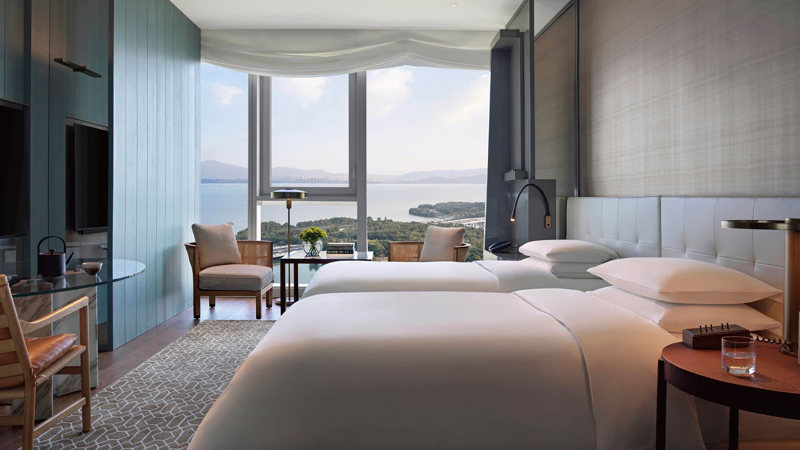 Andaz Shenzhen Bay Two Twin Guestroom Bay View