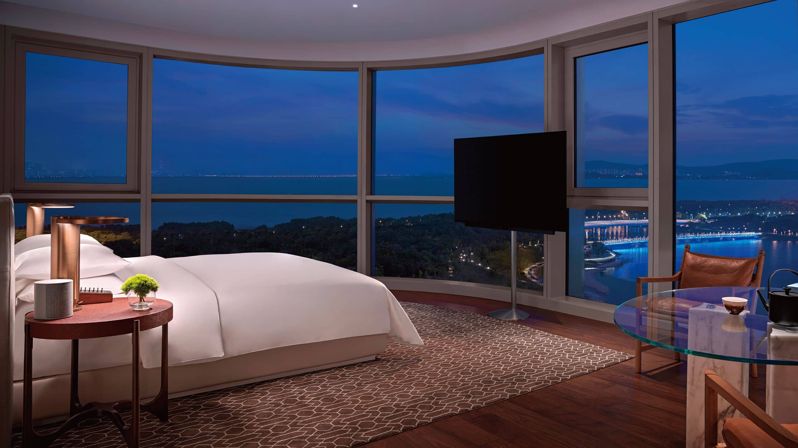 Andaz Shenzhen Bay Deluxe King Guestroom Bay View