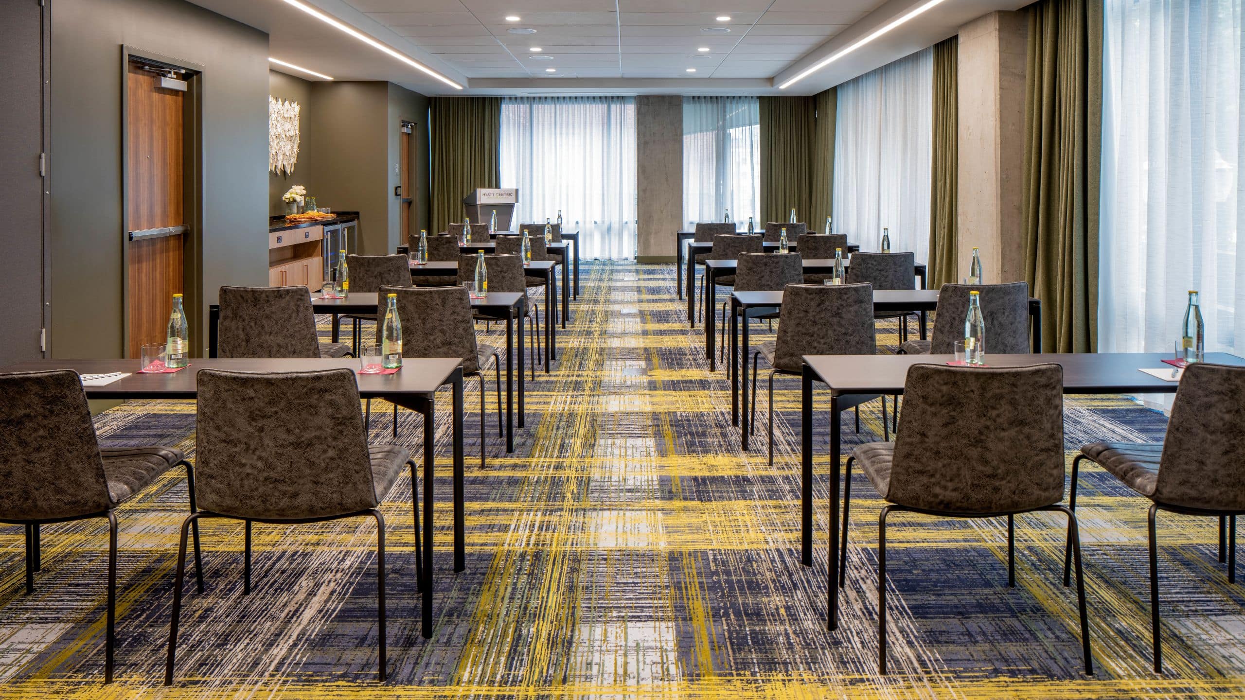 Mid-size meeting room, Pettygrove Room, classroom setup