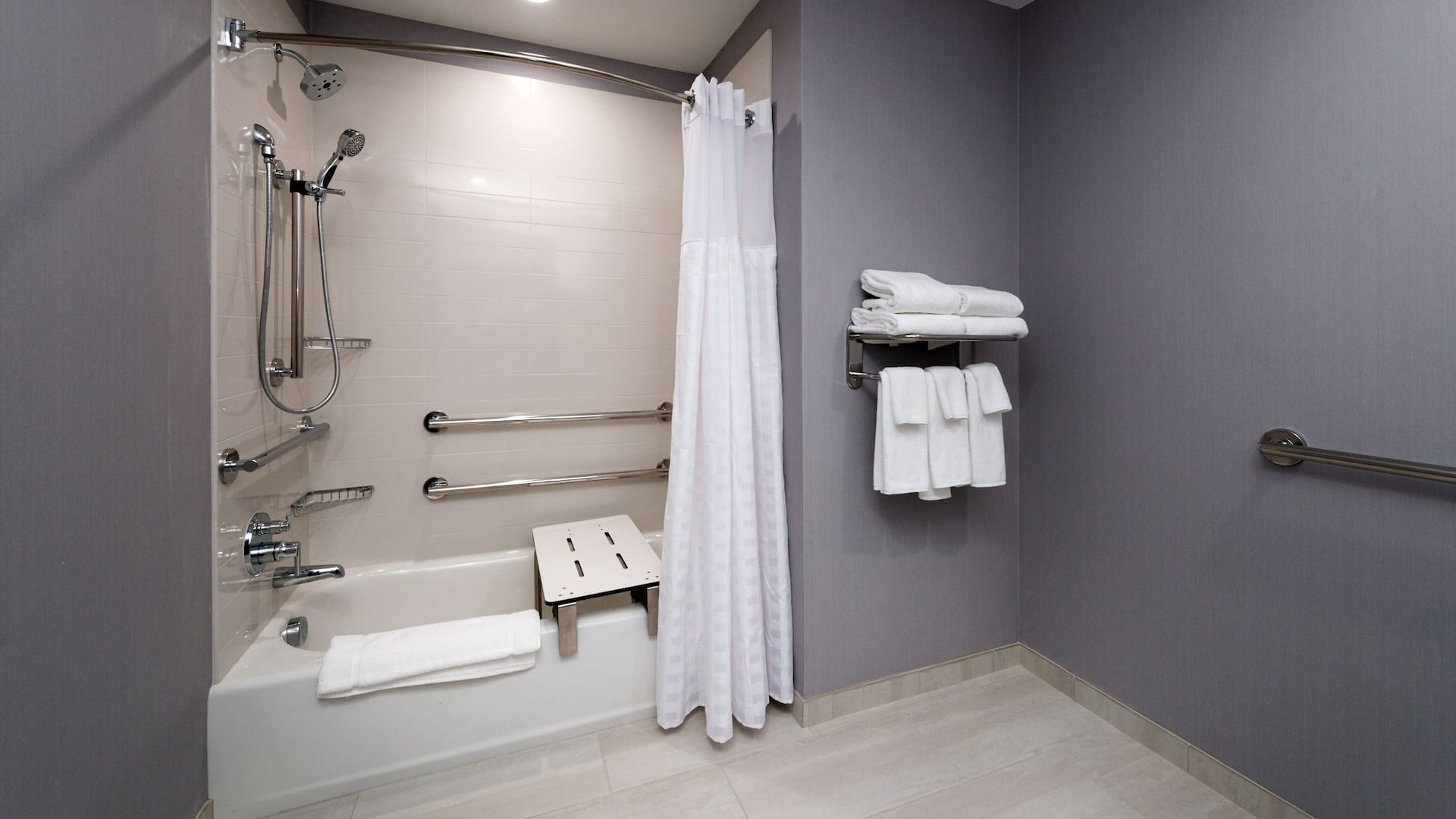 7 de 7 Hyatt Place Dallas / Rockwall King Sofabed ADA Bathroom
