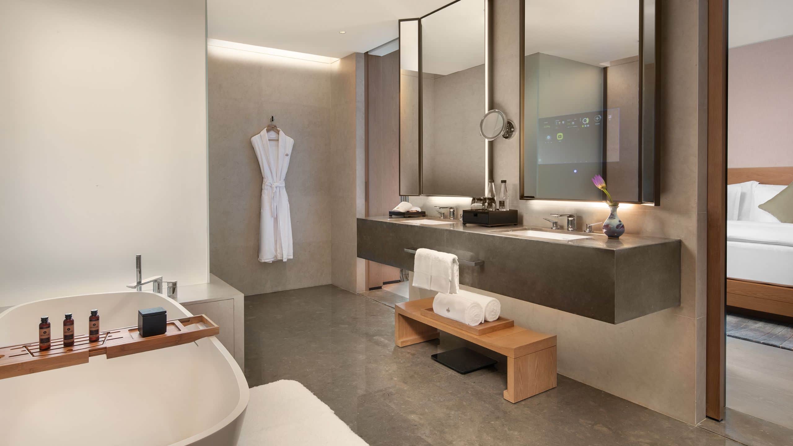 3 из 3 Grand WUJI Hotel Executive Suite Bathroom