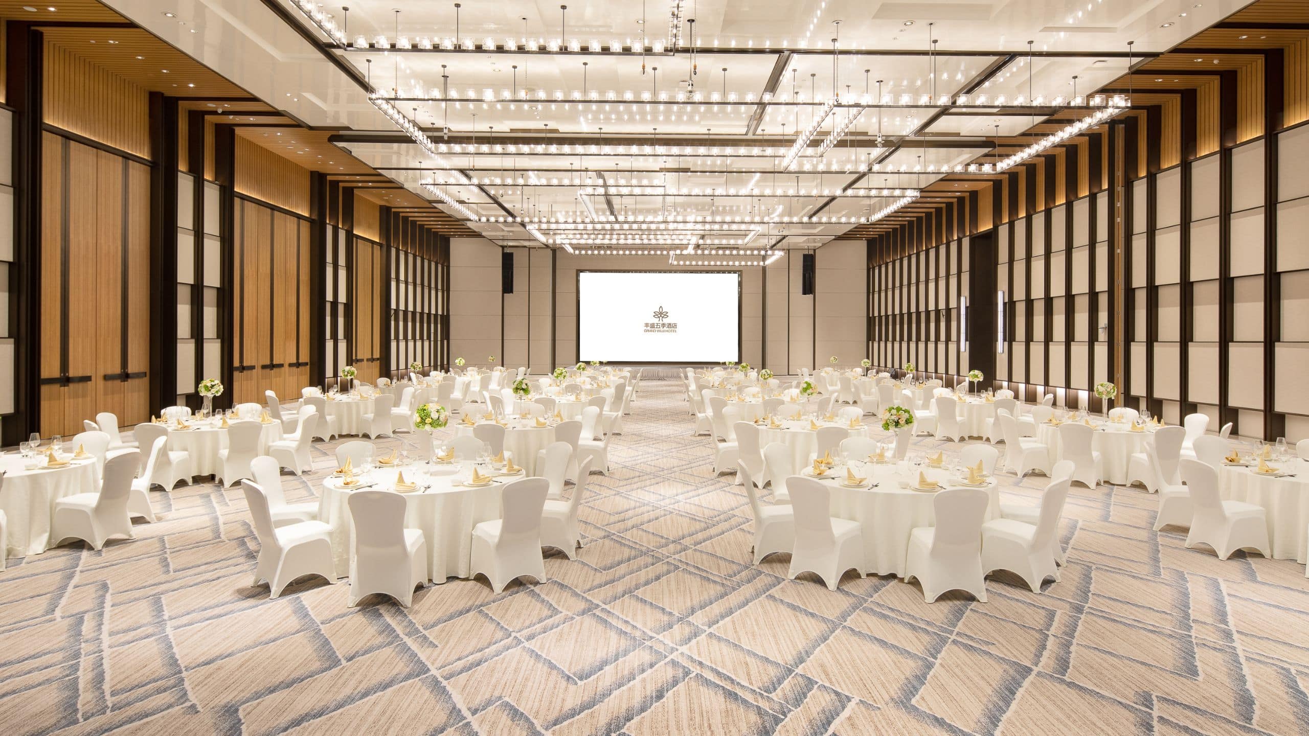 Grand WUJI Hotel Wu Ji Ballroom Round Table