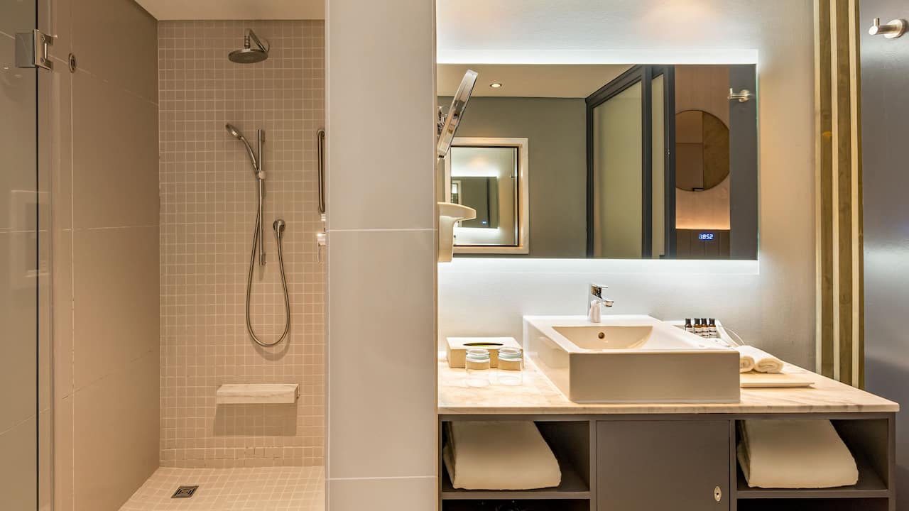 Hyatt Regency Cape Town  Bathroom 