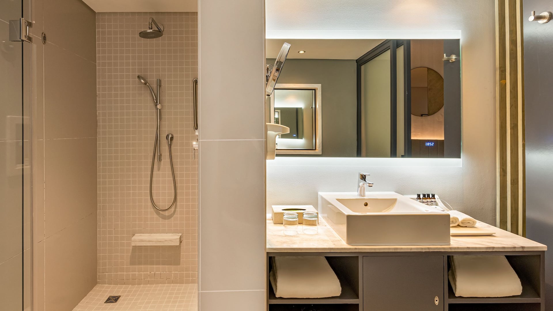 4 de 5 Hyatt Regency Cape Town Guest Bathroom