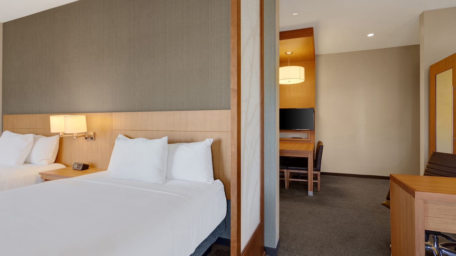 Hyatt Place Milwaukee Downtown Suite Two Queen Beds
