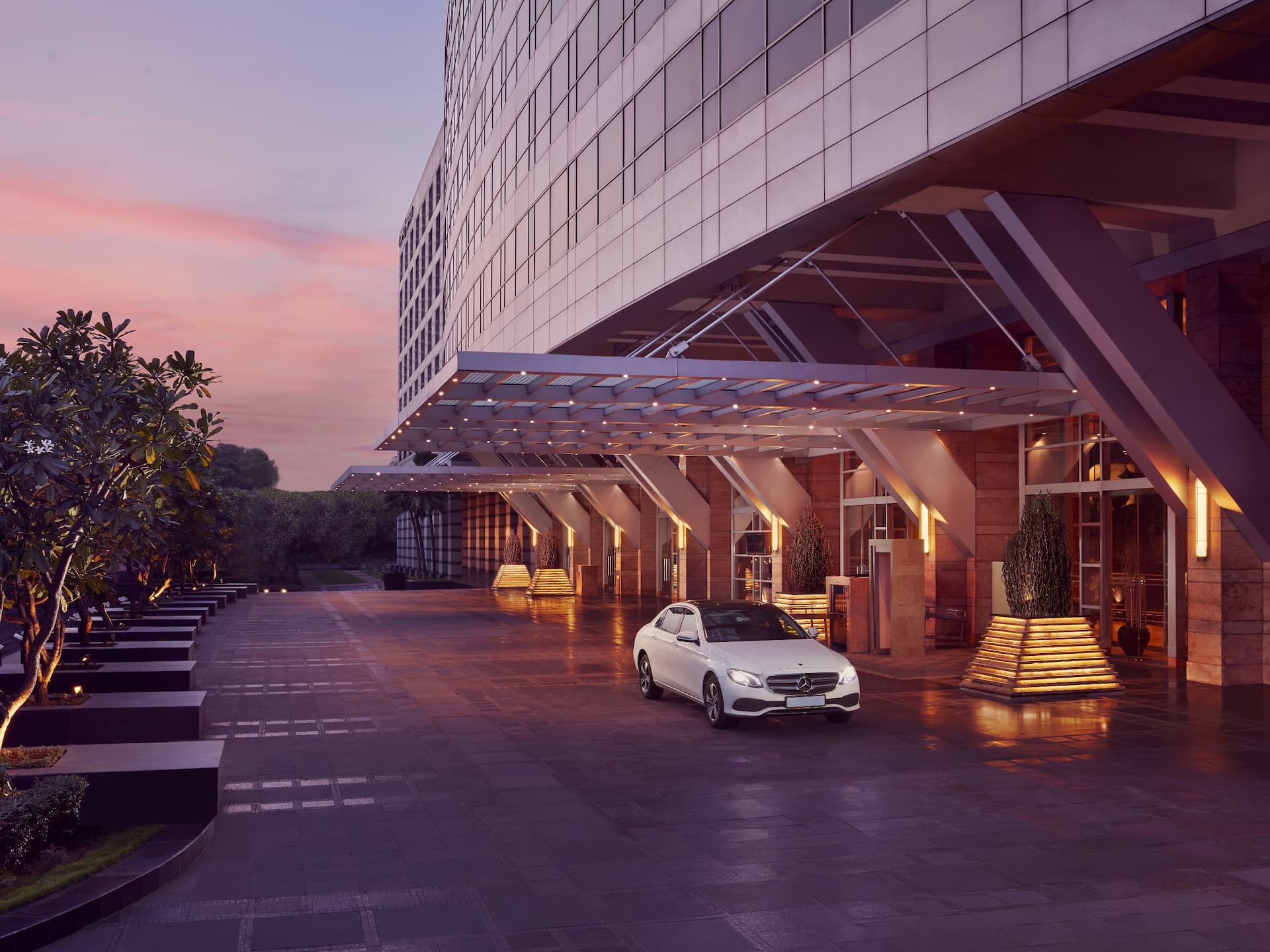 Grand Hyatt Mumbai Hotel & Residences Front Drive