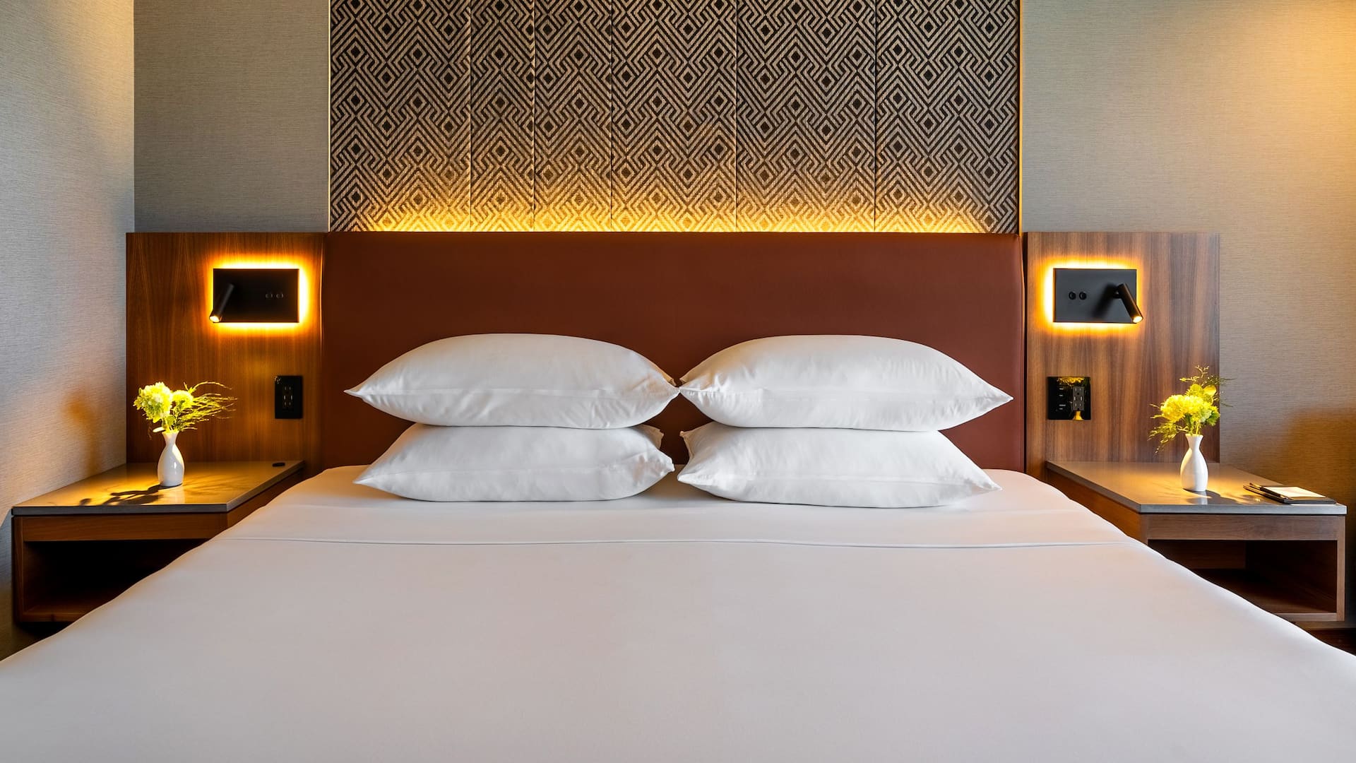 Hyatt Regency Mexico City View King Guestroom Bed