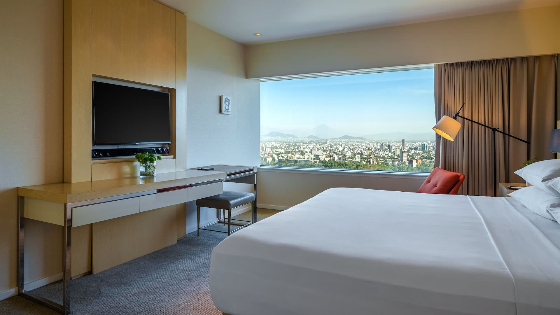 Hyatt Regency Mexico City Regency Suite Bed