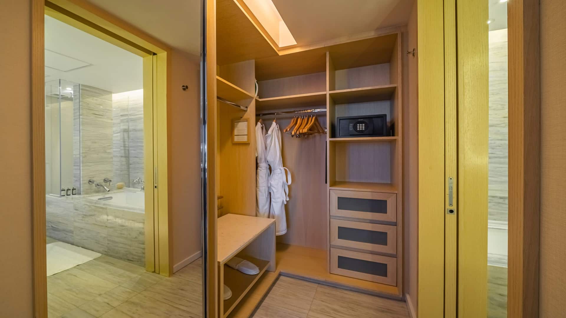 Hyatt Regency Mexico City Regency Suite Closet