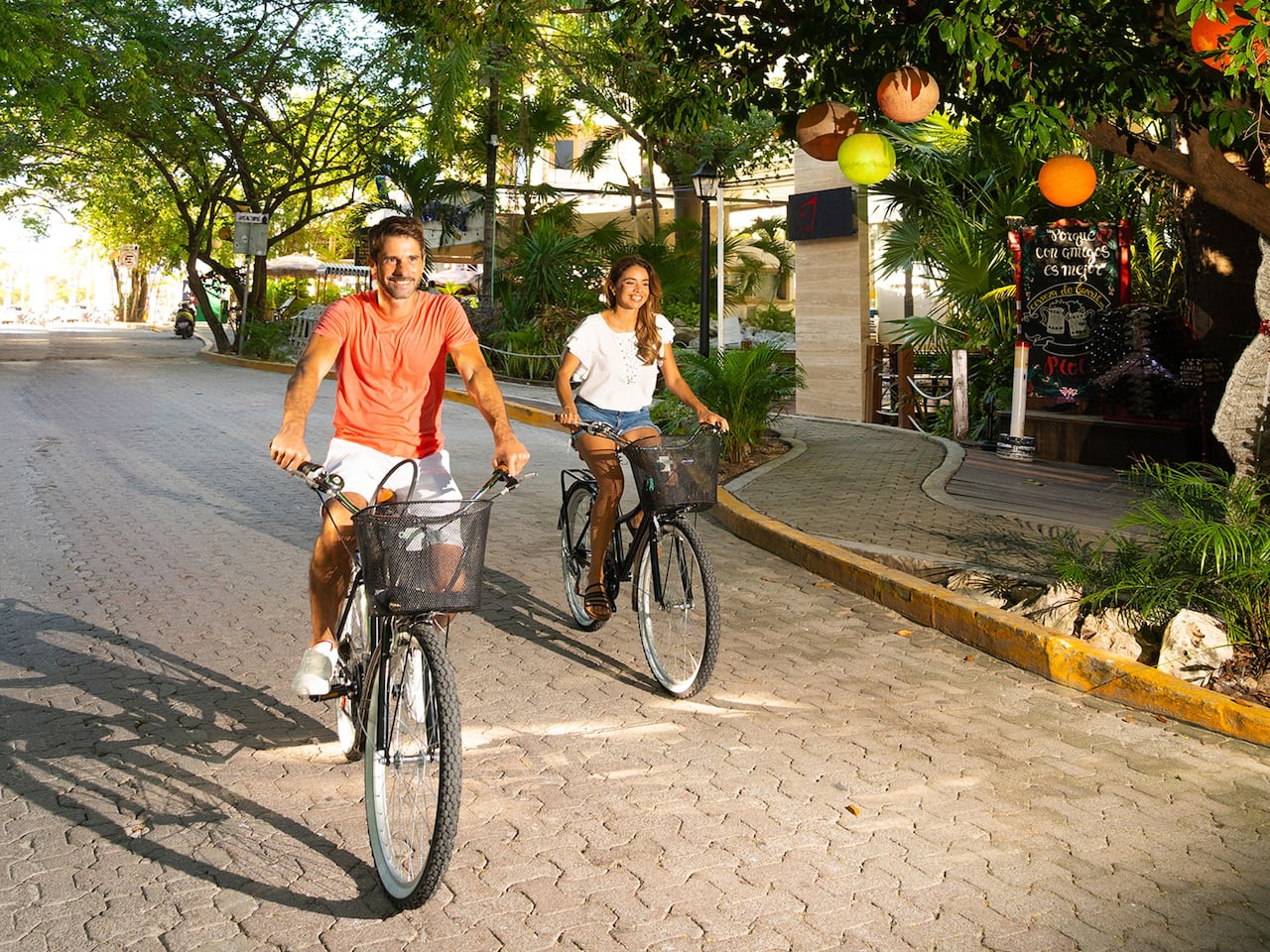 CUNPC_P616 Bike Tour Couple