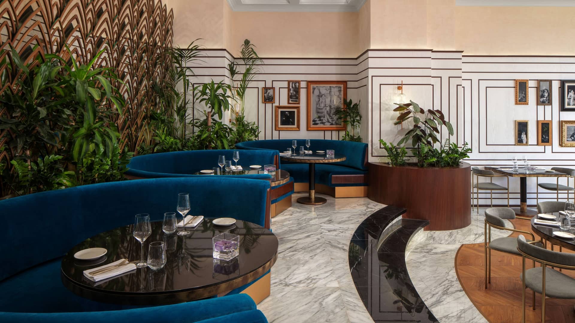 Grand Hyatt Amman TheLombard Italian Restaurant Booths