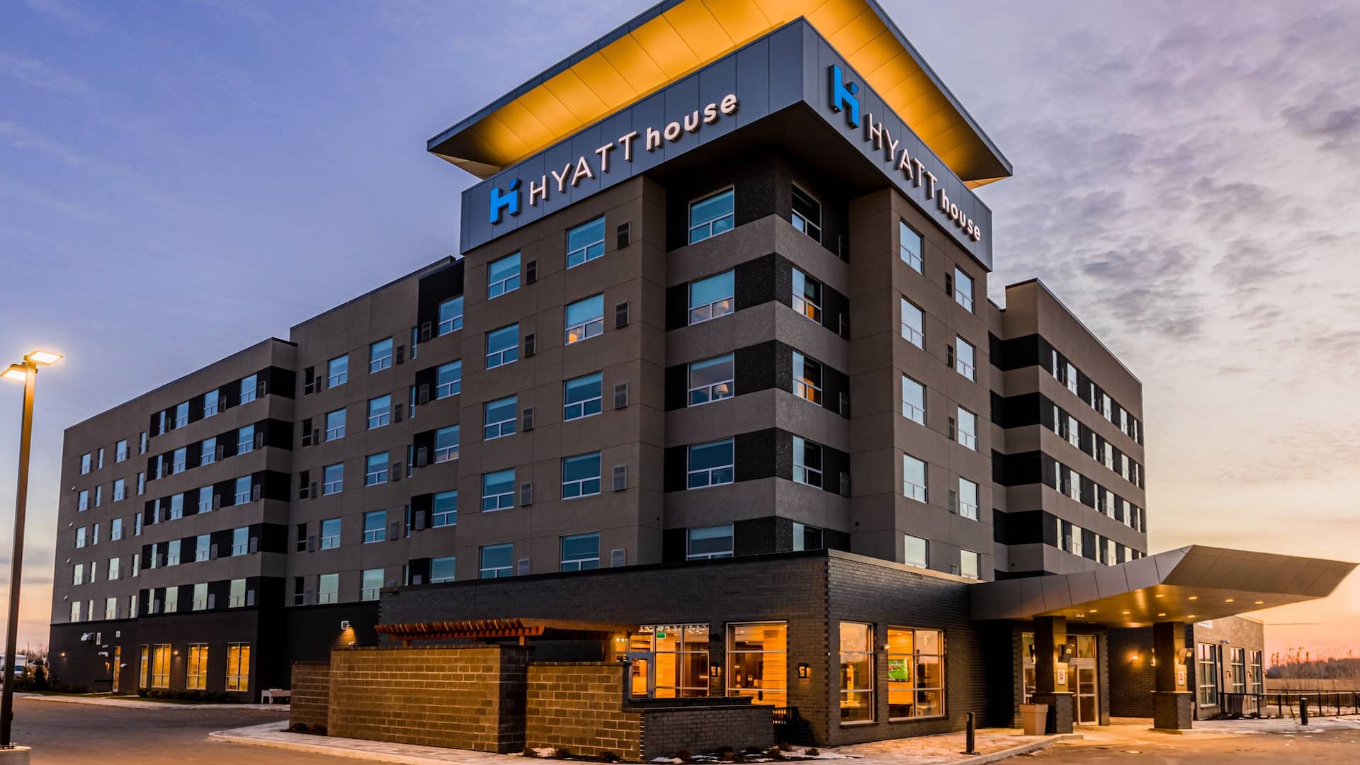 Hyatt House Winnipeg-South/Outlet Collection Night
