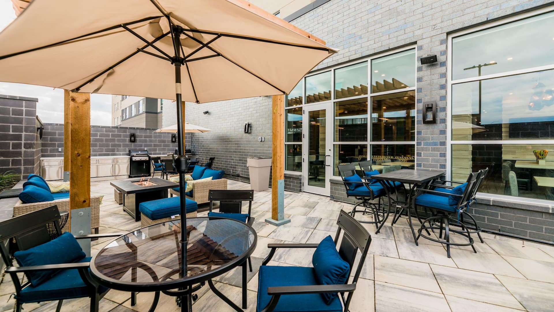 Hyatt House Winnipeg-South/Outlet Collection Patio